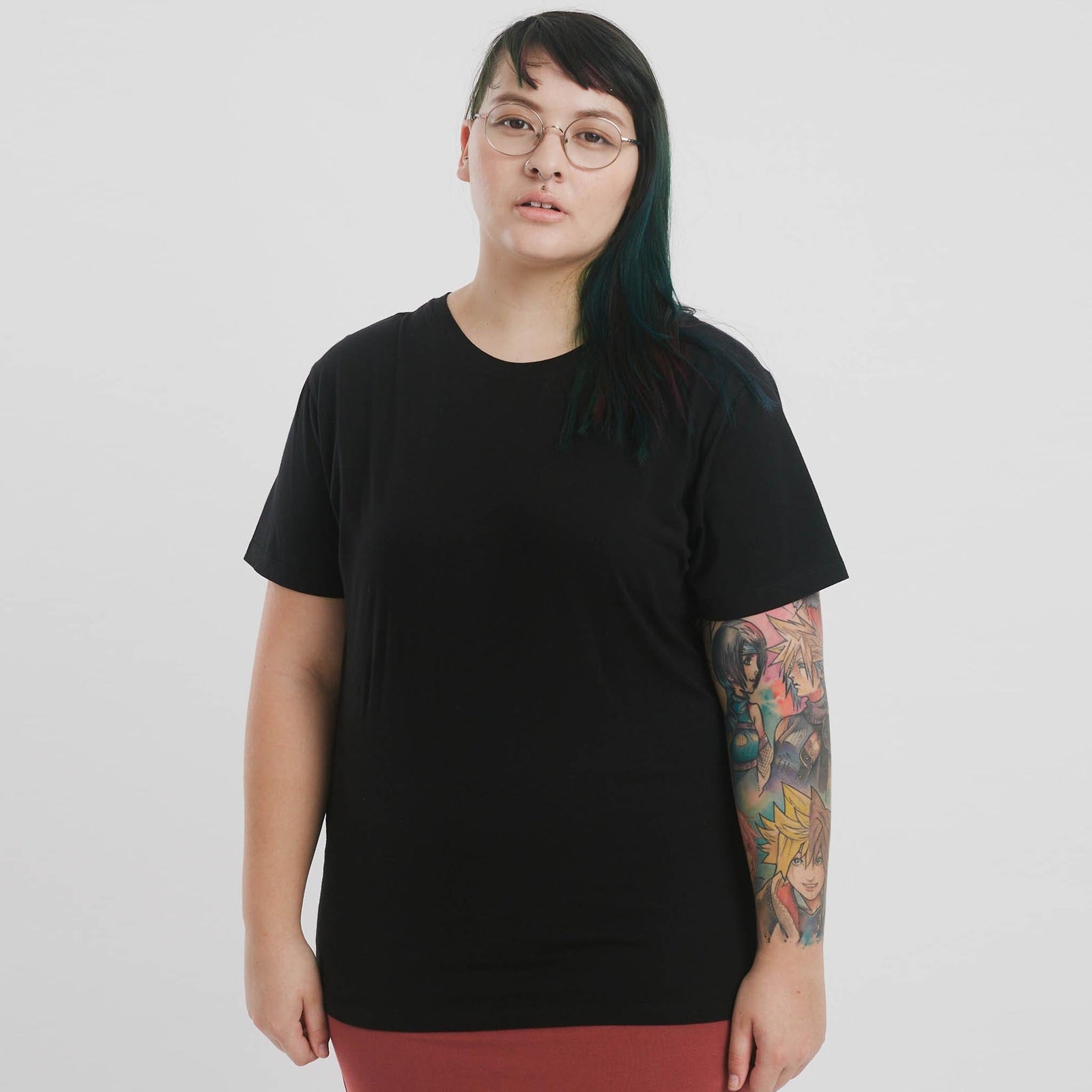 Womens The Shapes United Comfy T-shirt in soft fabric with a relaxed fit and simple design, perfect for casual wear.