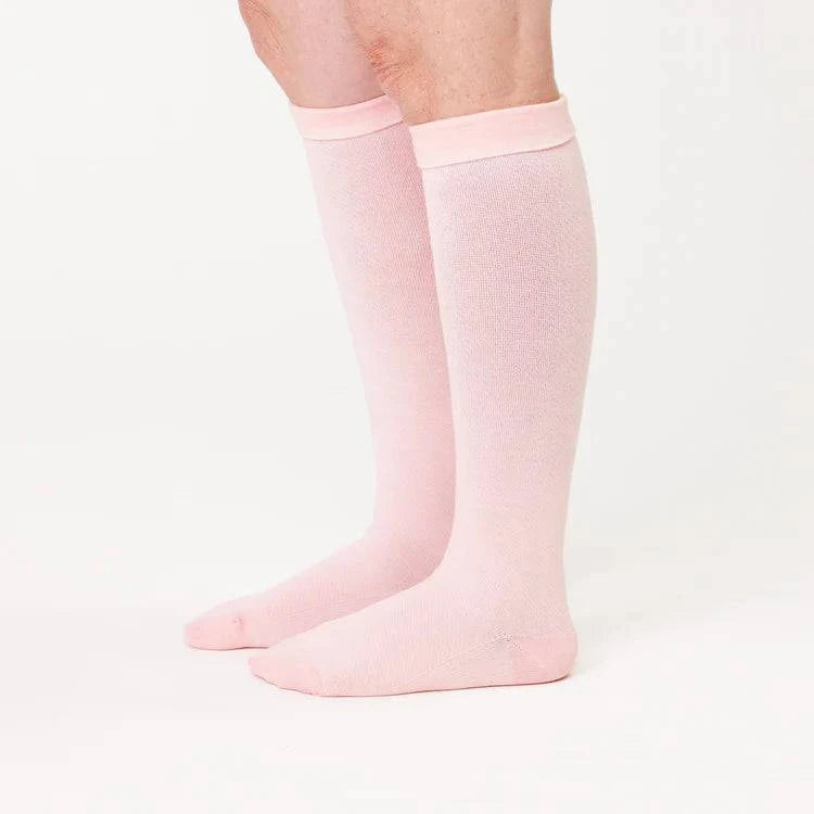 Brolly Sheets sports grade compression socks in black, designed for athletic performance and leg support.