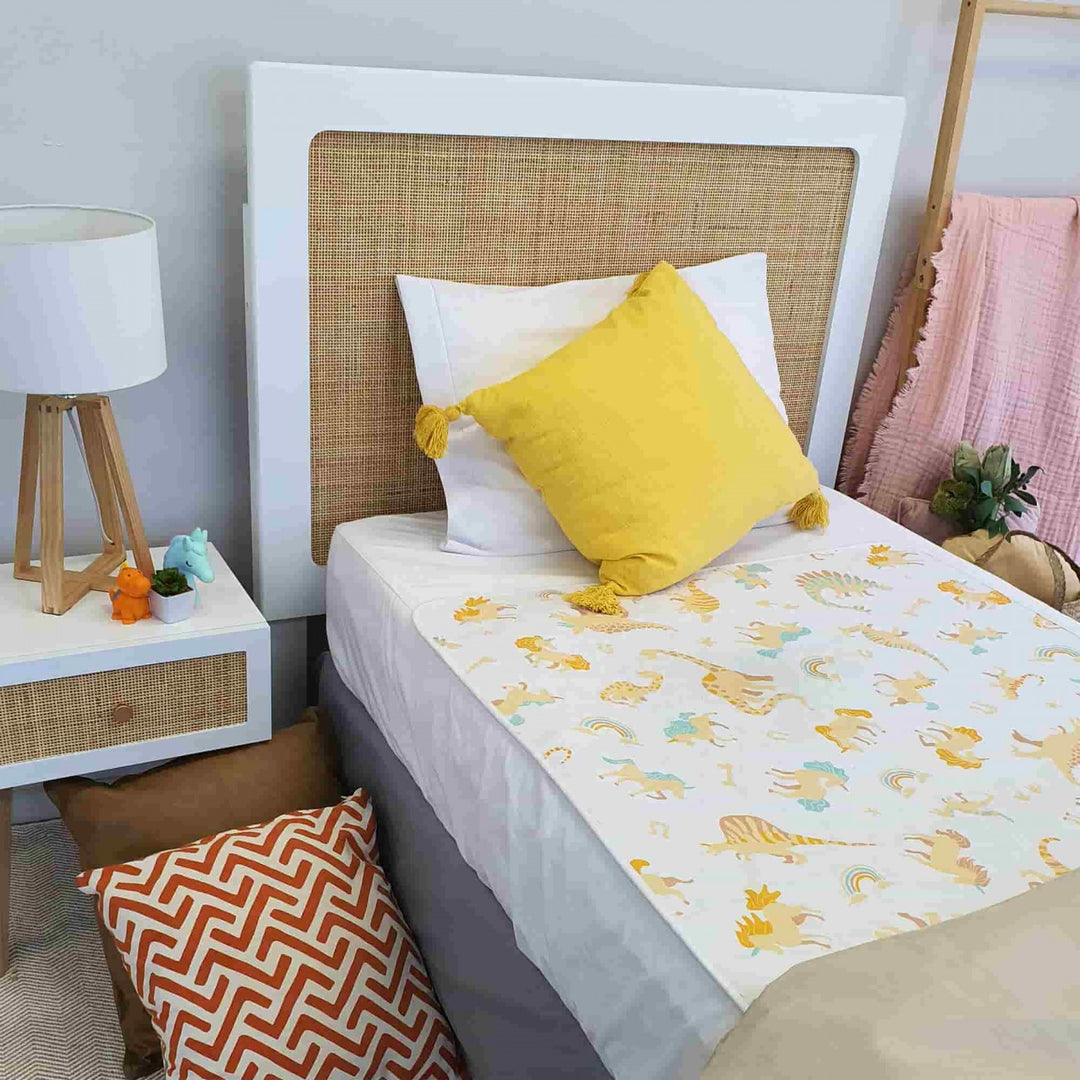 Conni Kids Bed Pad featuring a colorful unicorn and dinosaur design, perfect for children’s bedding needs.