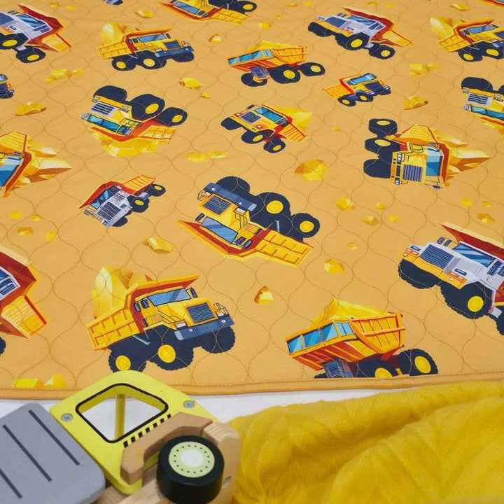 Conni Kids bed pad with tuck-ins featuring a colorful truck print, made of soft Manchester fabric for children’s bedding.