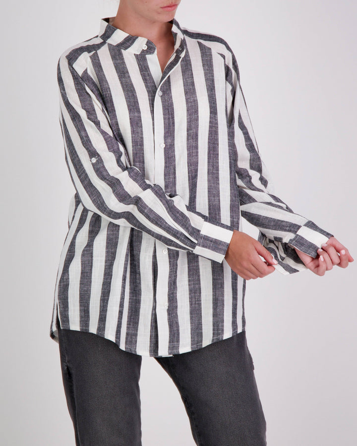 Adaptive Christina Stephens Cruiser Magnetic Linen Shirt in a relaxed fit, designed for dexterity support and comfort.