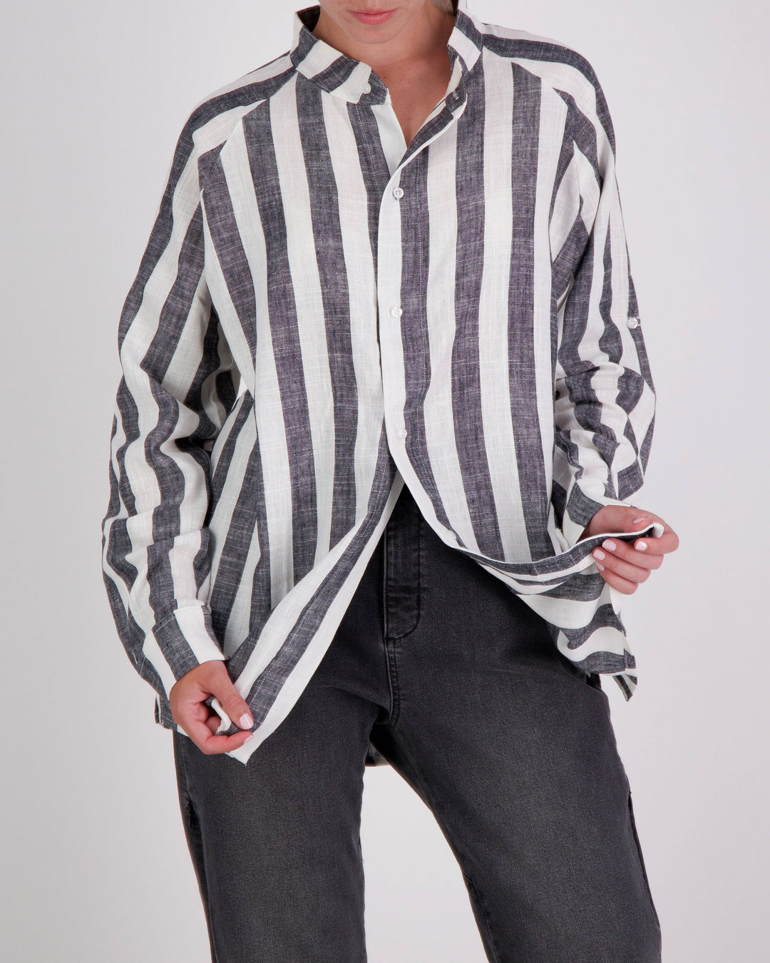 Adaptive Christina Stephens Cruiser Magnetic Linen Shirt in light fabric, featuring easy magnetic closures for dexterity support.