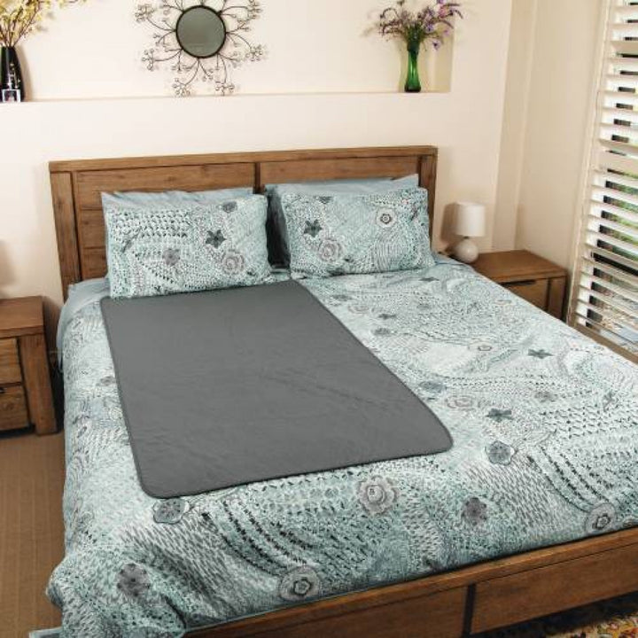 Conni Allrounder Pad in Manchester fabric, featuring a versatile design for comfort and protection.