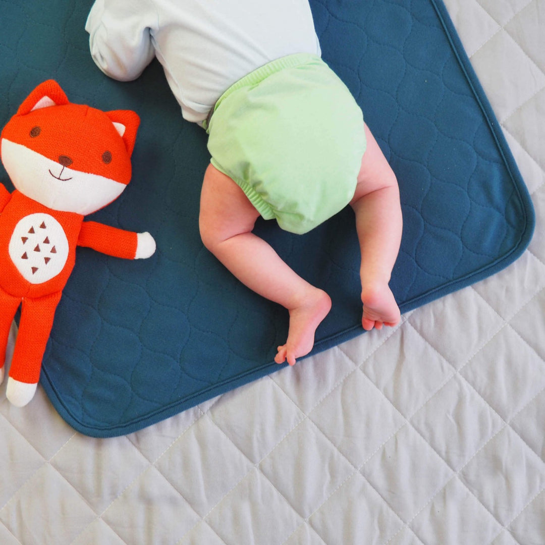 Large Conni chair pad in Manchester fabric, featuring a vibrant design and plush cushioning for comfortable seating.