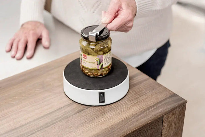 HandiGood Easy-Up vacuum holder with accessory kit