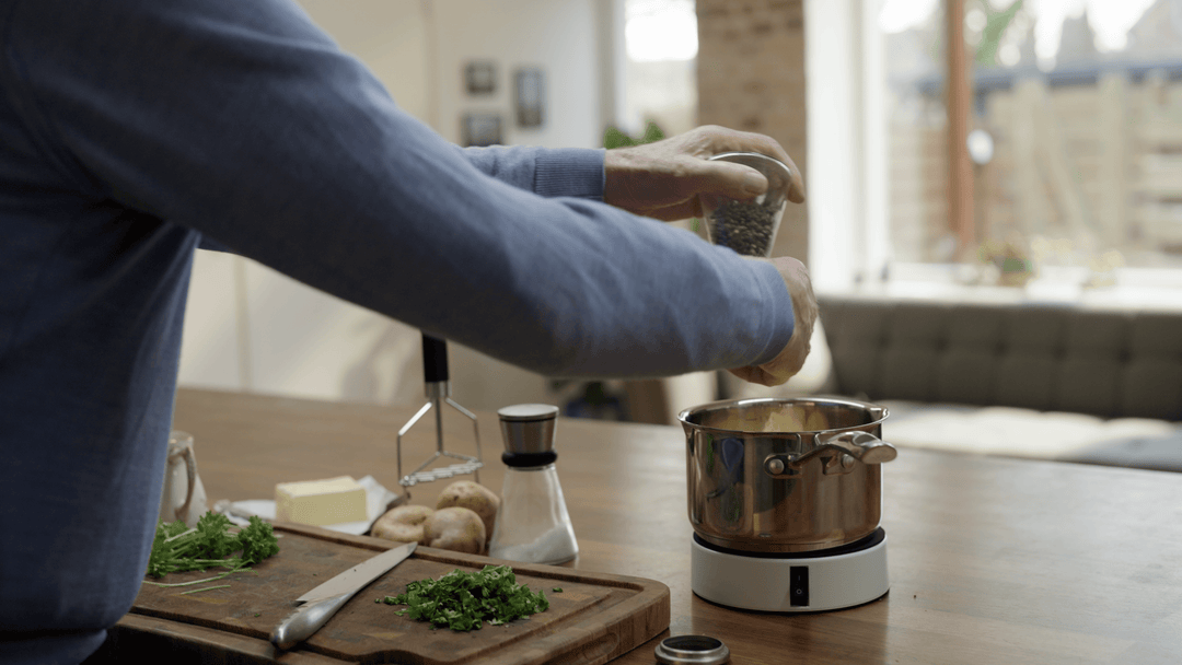 HandiGood Easy-Up vacuum holder with accessory kit - view 5