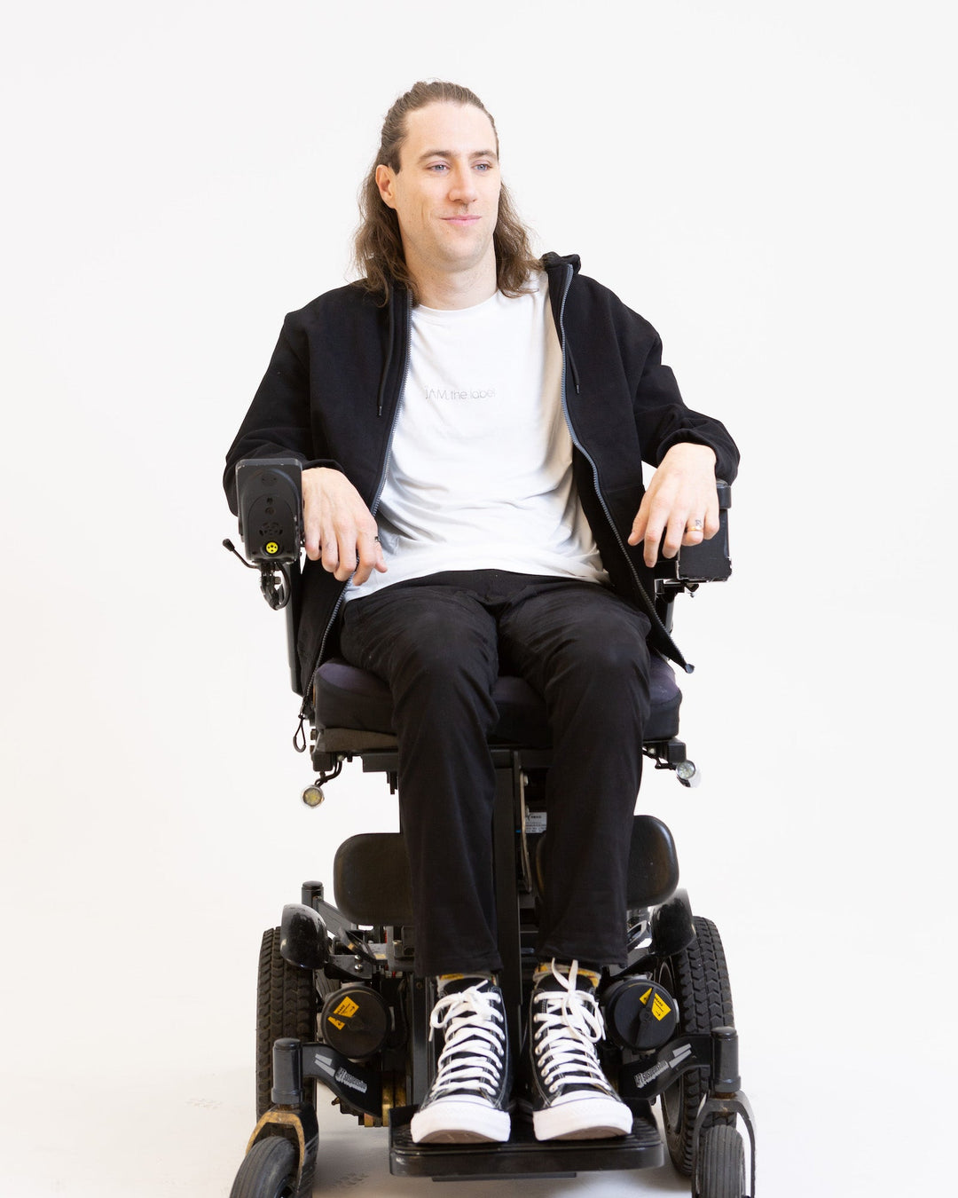 JAM the Label chino pant in a stylish fit, showcasing a smooth fabric and classic design for everyday wear.