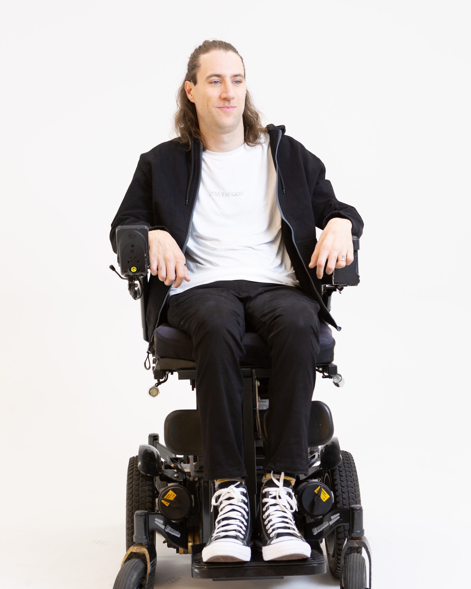 JAM the Label chino pant in a stylish fit, showcasing a smooth fabric and classic design for everyday wear.