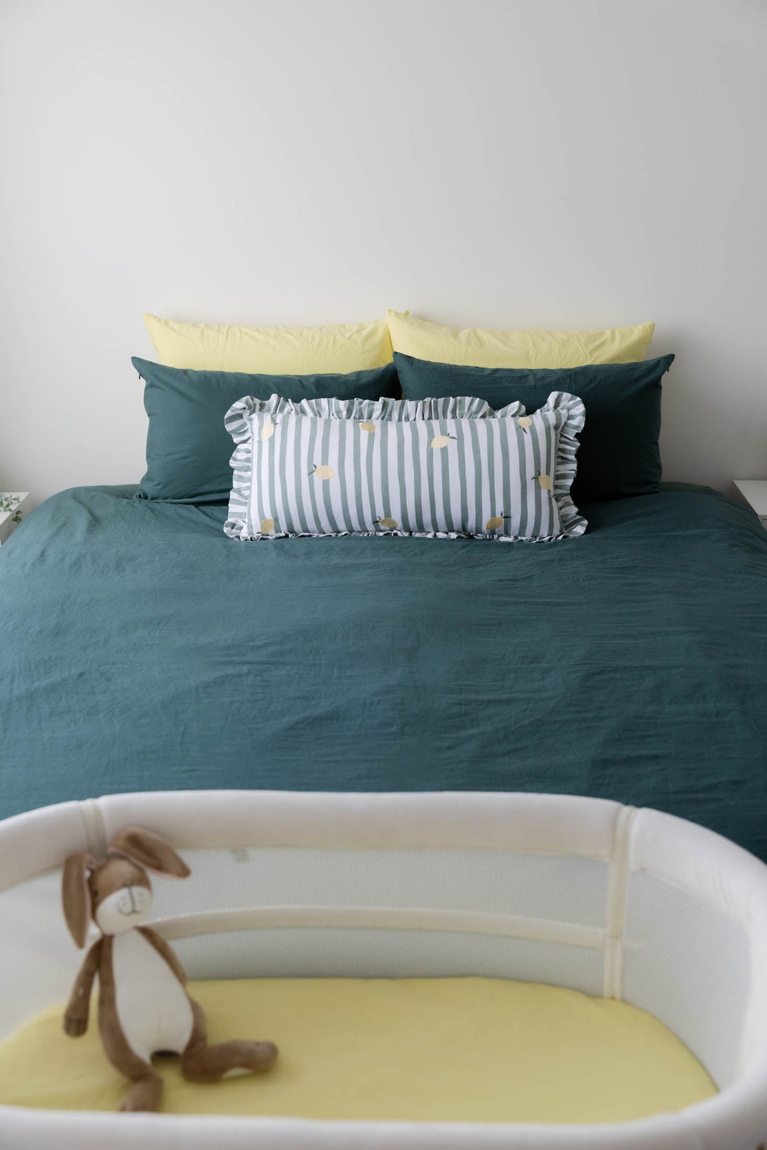 Milk &amp; Bed Waterproof Fitted Sheet – Lemon | Bassinet