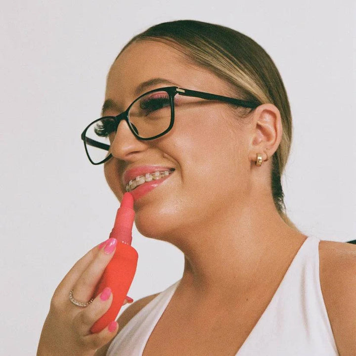 By Storm Beauty Margie paddle-grip adaptive makeup tool, a sleek accessory for easier, precise makeup application.