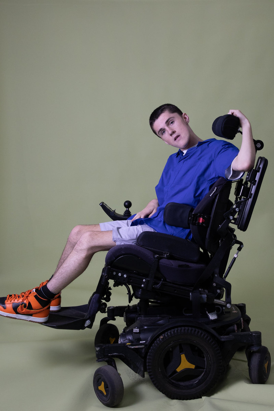 Cobalt short sleeve shirt by JAM the Label, featuring a magnetic closure and relaxed fit, displayed on a seated model.