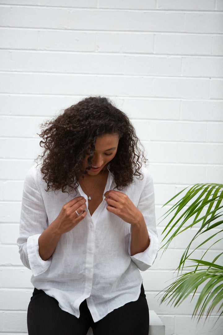 JAM Femme Linen Shirt with tambuttons, lightweight and breathable clothing made from natural linen fabric, stylish casual wear.