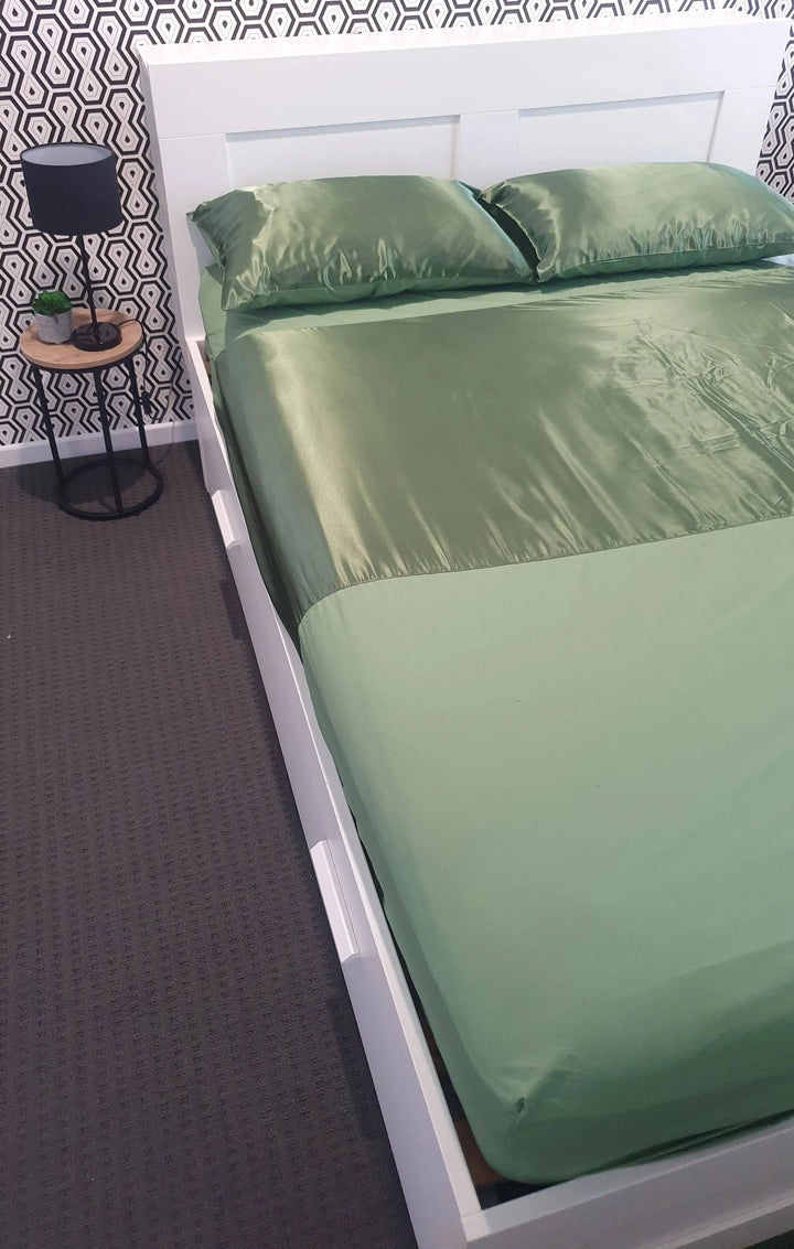 Neeki Designs Wonder Sheet Manchester in vibrant green, showcasing soft, breathable fabric and a smooth, fitted design.