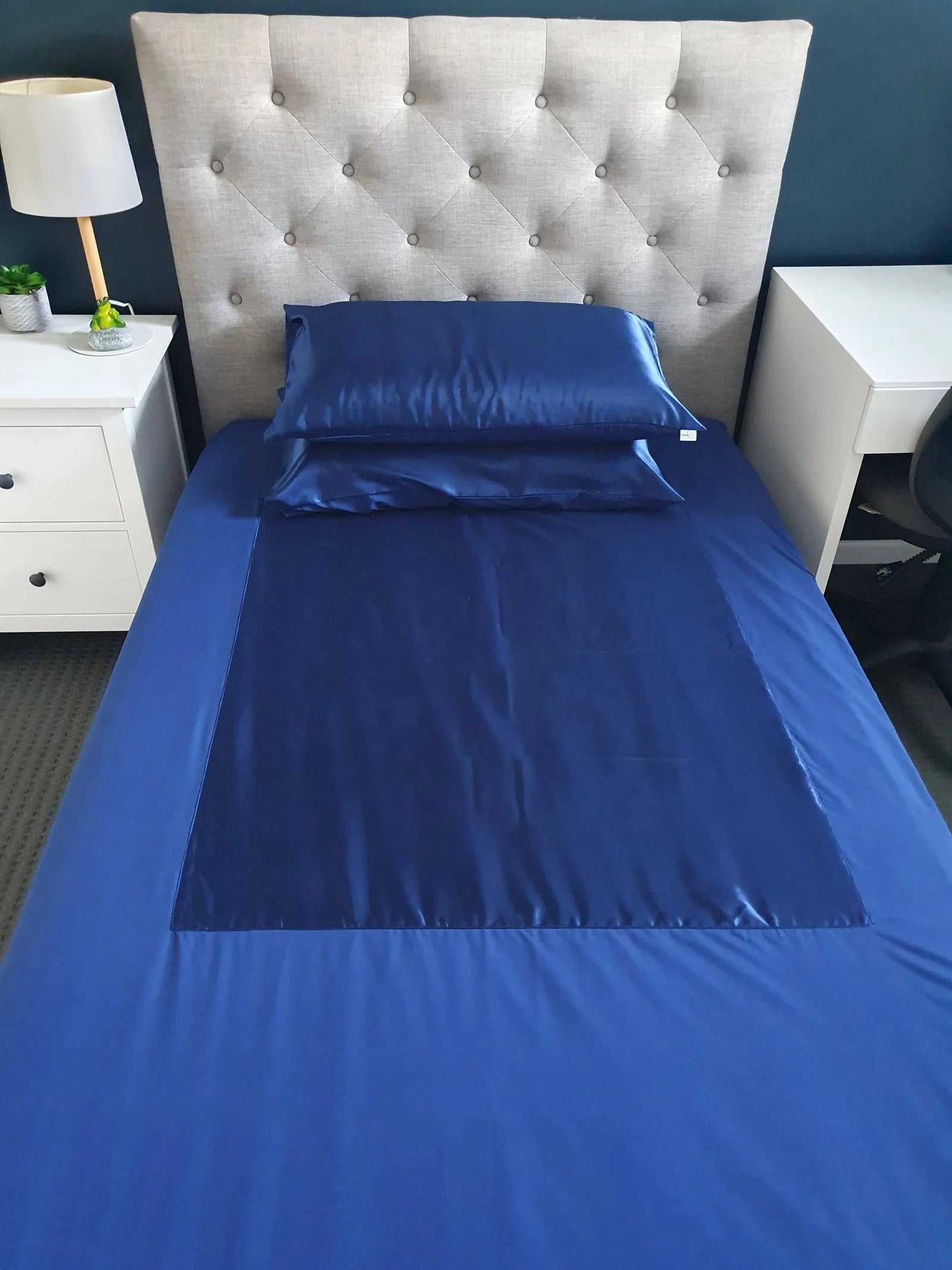 Neeki Designs Wonder PLUS Blue Manchester featuring a soft fabric and vibrant blue color in a stylish design.